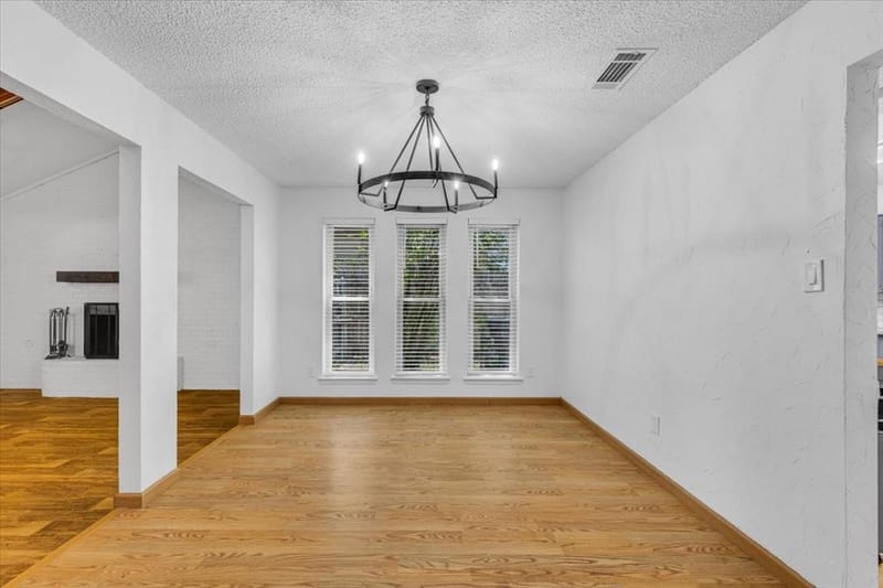 704 Matthews Court, Arlington TX 76012 - Photo 16