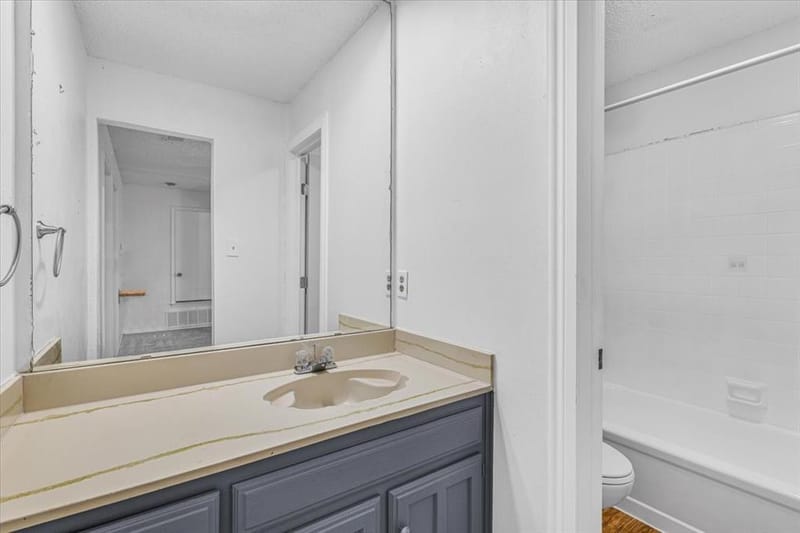 704 Matthews Court, Arlington TX 76012 - Photo 32