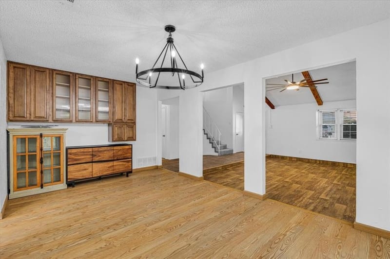 704 Matthews Court, Arlington TX 76012 - Photo 9