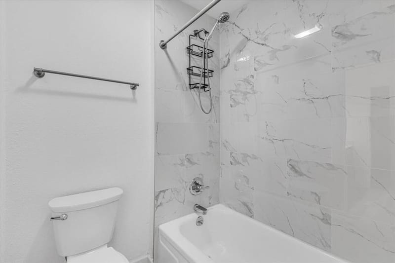 704 Matthews Court, Arlington TX 76012 - Photo 24