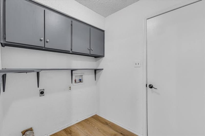 704 Matthews Court, Arlington TX 76012 - Photo 10