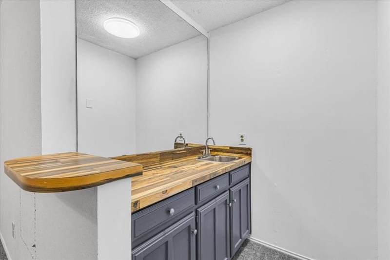 704 Matthews Court, Arlington TX 76012 - Photo 33