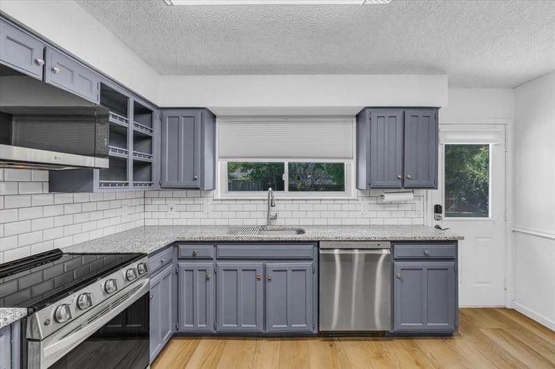 704 Matthews Court, Arlington TX 76012 - Photo 11