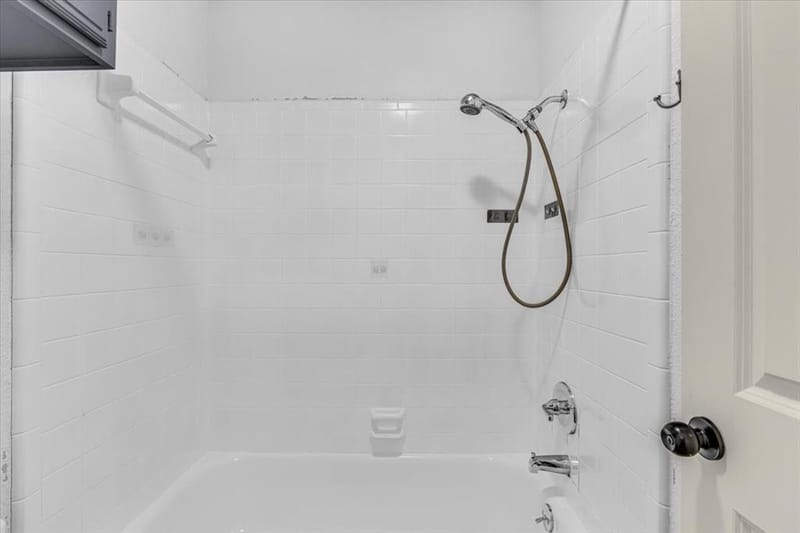704 Matthews Court, Arlington TX 76012 - Photo 31