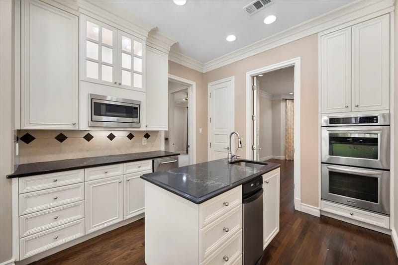 2410 GREEN PARK Drive, Arlington TX 76017 - Photo 13