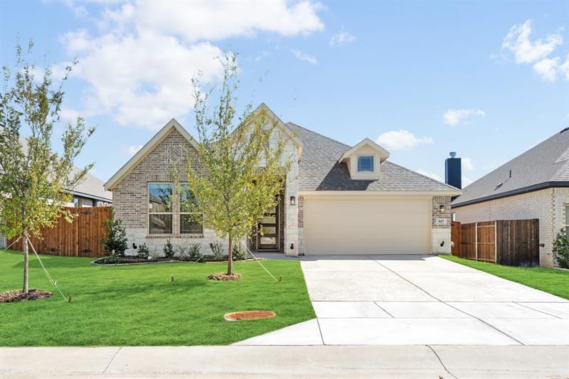 917 Hickory Chase Drive, Godley TX 76044 - Photo 2