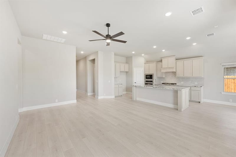 917 Hickory Chase Drive, Godley TX 76044 - Photo 9