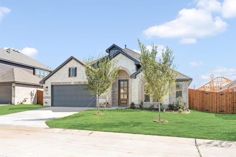 913 Hickory Chase Drive, Godley TX 76044 - Photo 2