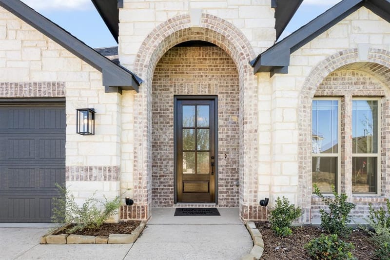 913 Hickory Chase Drive, Godley TX 76044 - Photo 3