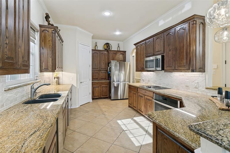 1290 Fox Lane, Burleson TX 76028 - Photo 9