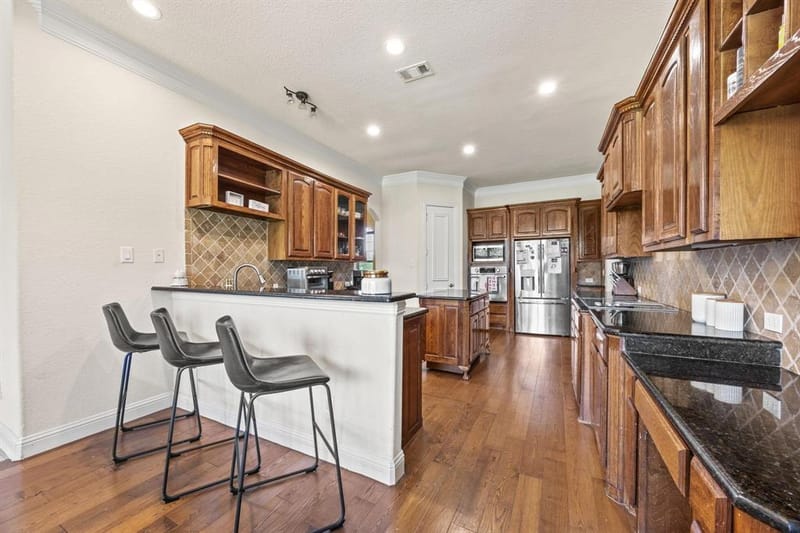 804 Bentwater Parkway, Grand Prairie TX 75104 - Photo 11