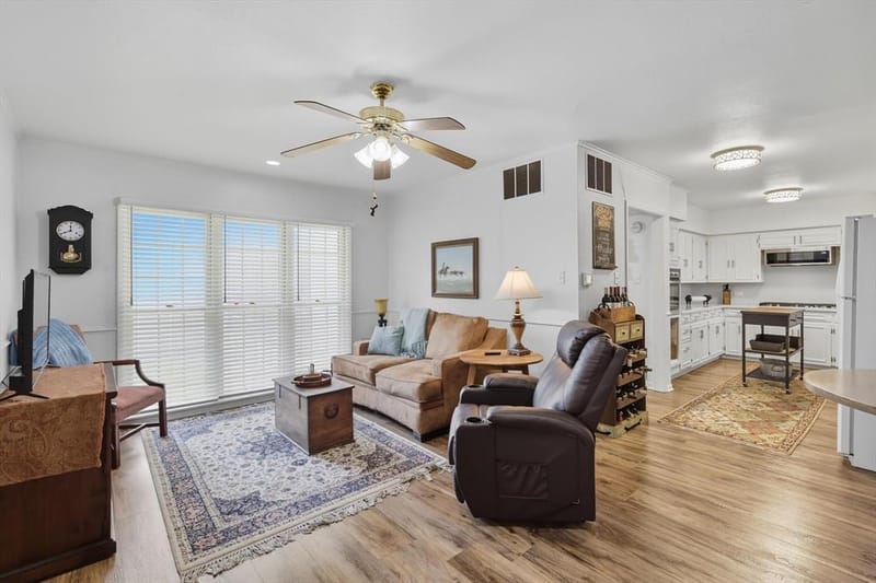 300 E Main Street, Whitesboro TX 76273 - Photo 17