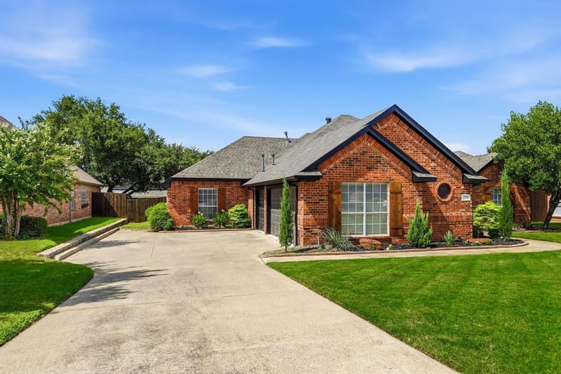 115 Honeysuckle Drive, Justin TX 76247 - Photo 4