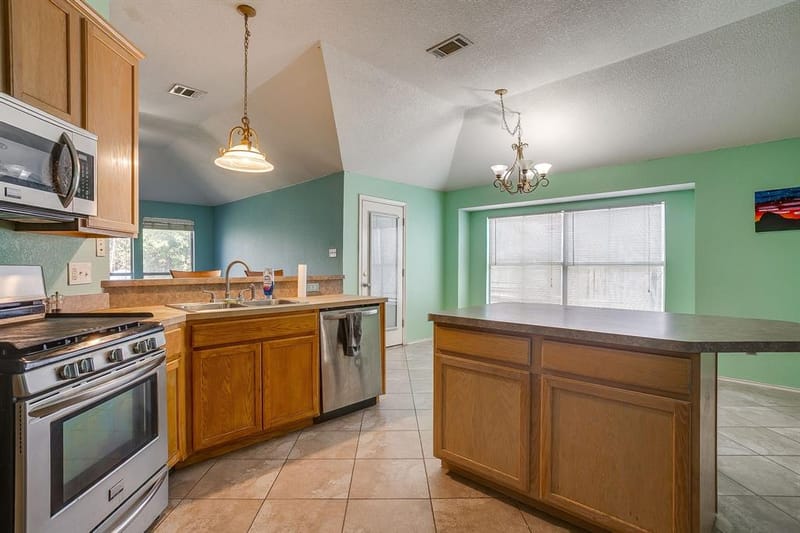 4621 Barnhill Lane, Fort Worth TX 76135 - Photo 6