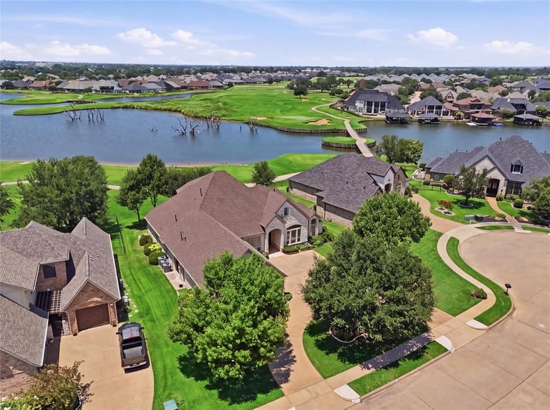2703 Waters Edge Drive, Granbury TX 76048 - Photo 3