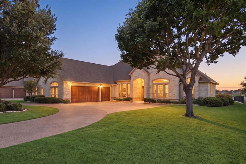 2703 Waters Edge Drive, Granbury TX 76048 - Photo 9