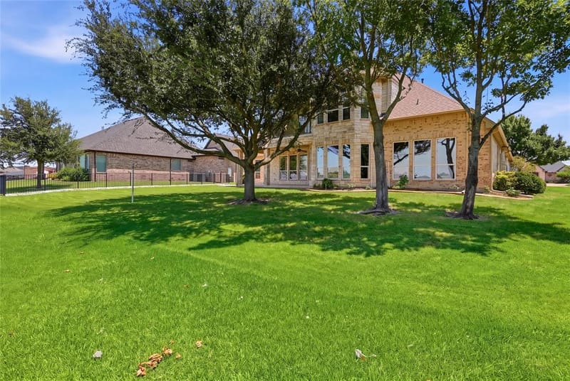 2703 Waters Edge Drive, Granbury TX 76048 - Photo 11