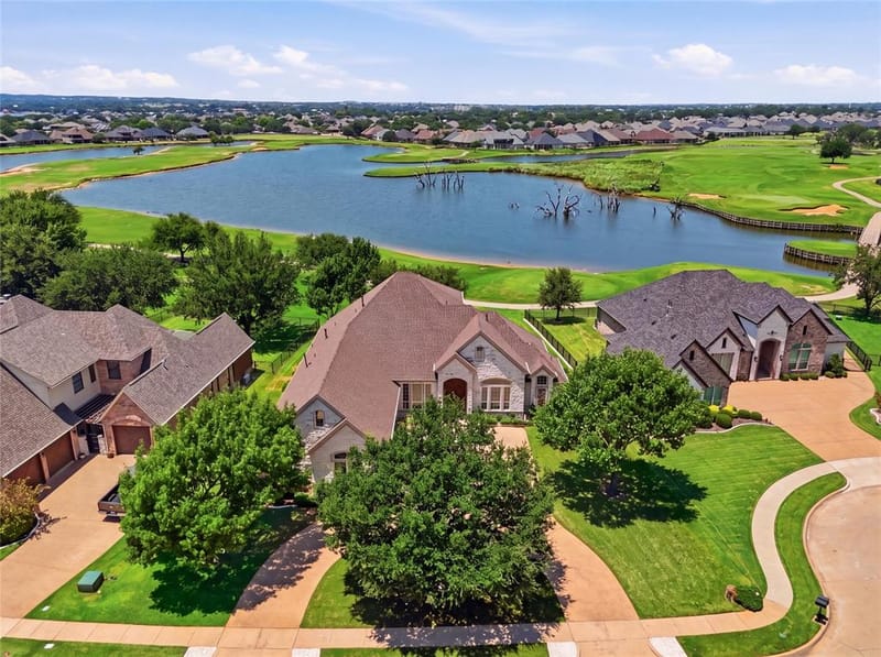 2703 Waters Edge Drive, Granbury TX 76048 - Photo 8