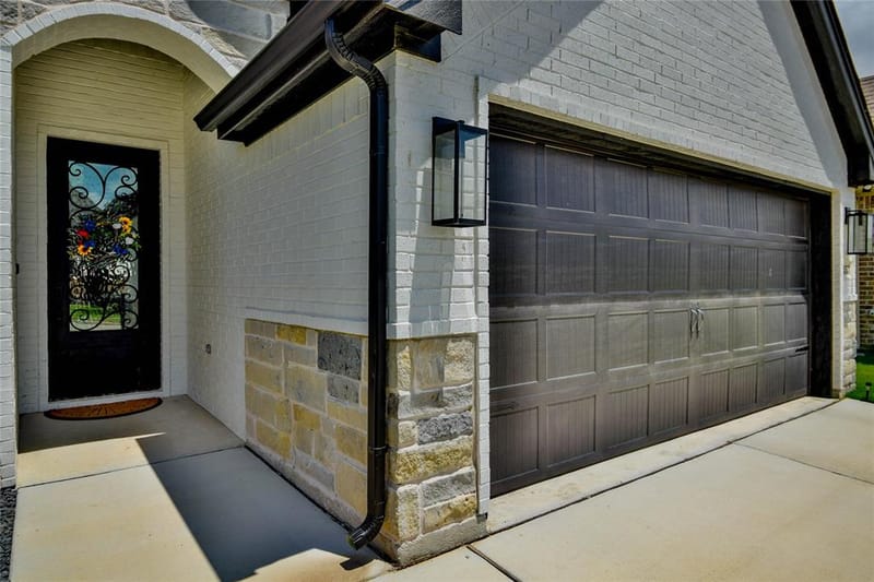 1453 Highland Park Circle, Granbury TX 76048 - Photo 2