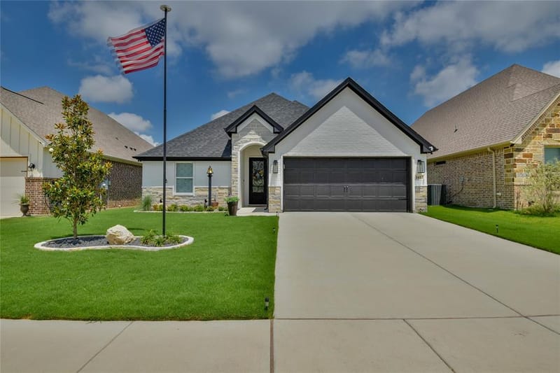 1453 Highland Park Circle, Granbury TX 76048 - Photo 40