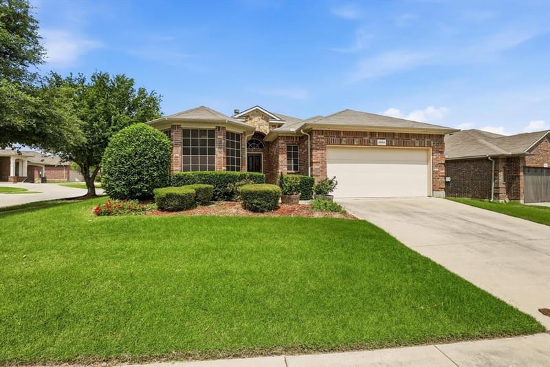 4524 Lacewood Drive, Denton TX 76226