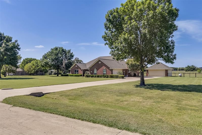8051 Mavis Avenue, Waxahachie TX 75167 - Photo 2