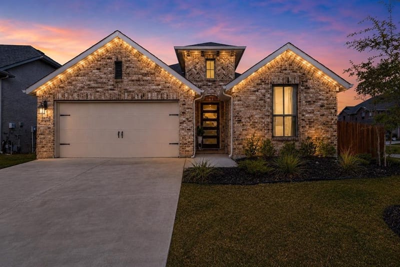 5933 Lovills Creek Street, Fort Worth TX 76179 - Photo 2