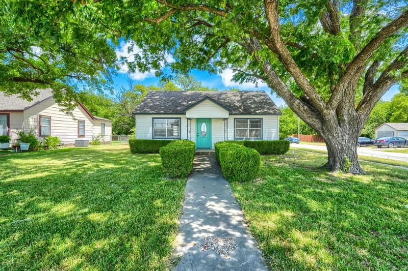 1802 Refinery Road, Gainesville TX 76240