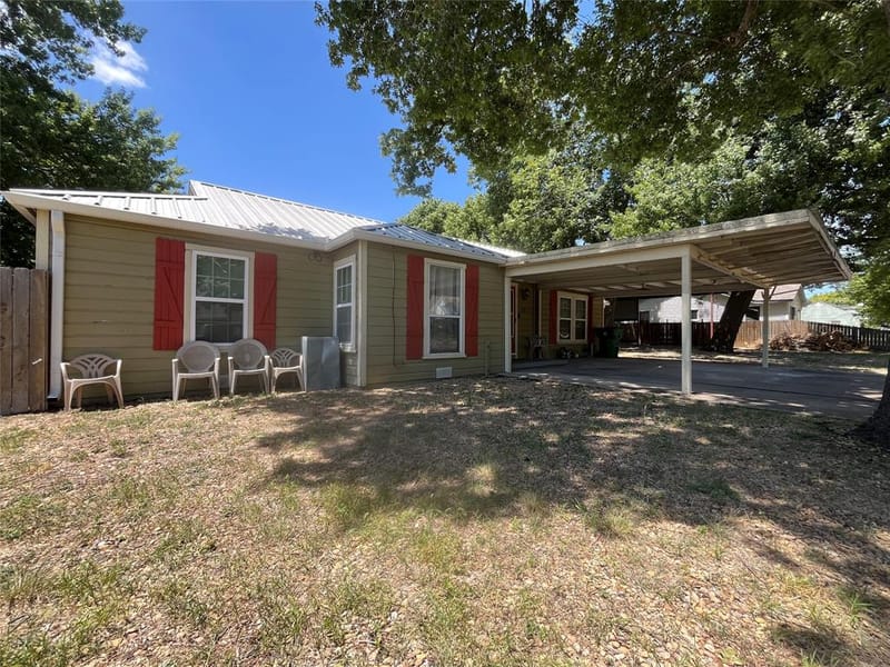 301 Briggs Street, Waxahachie TX 75165 - Photo 2