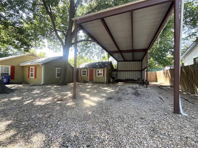 301 Briggs Street, Waxahachie TX 75165 - Photo 6