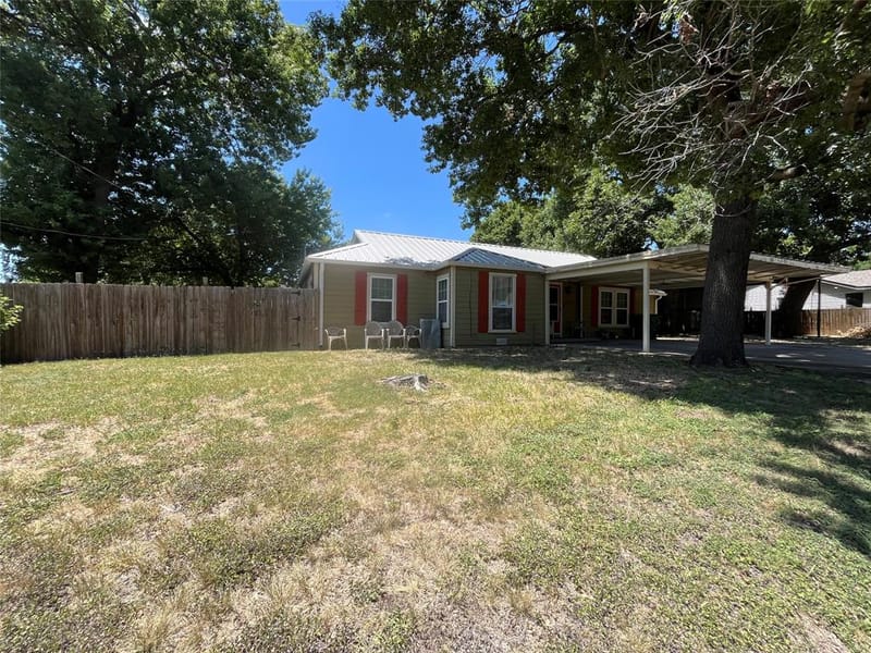301 Briggs Street, Waxahachie TX 75165