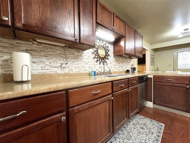 301 Briggs Street, Waxahachie TX 75165 - Photo 10