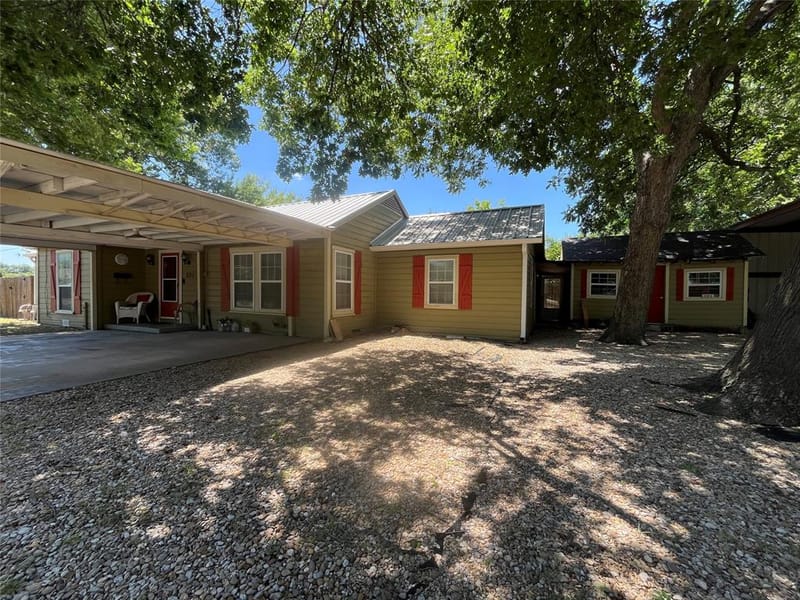 301 Briggs Street, Waxahachie TX 75165 - Photo 4