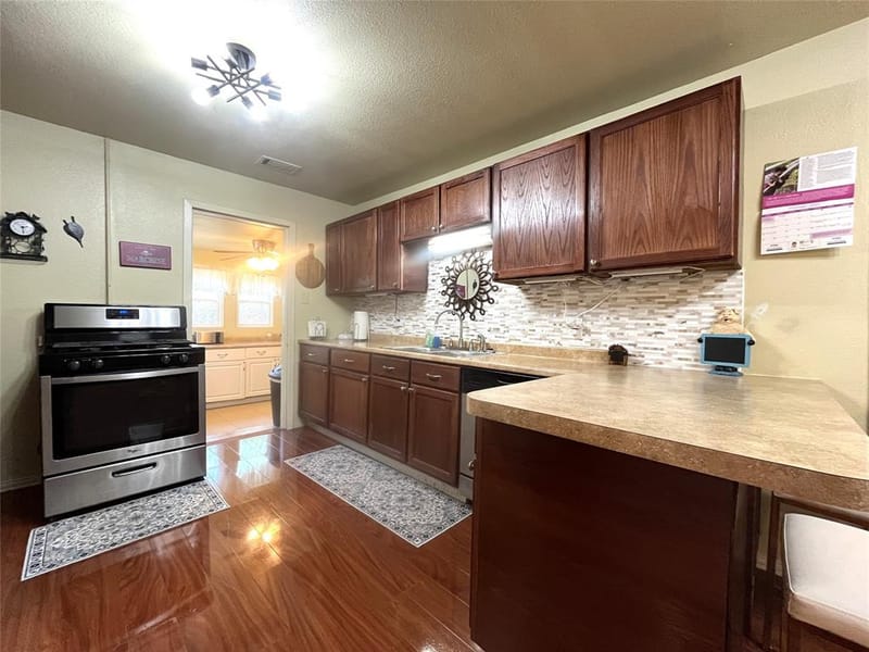 301 Briggs Street, Waxahachie TX 75165 - Photo 8