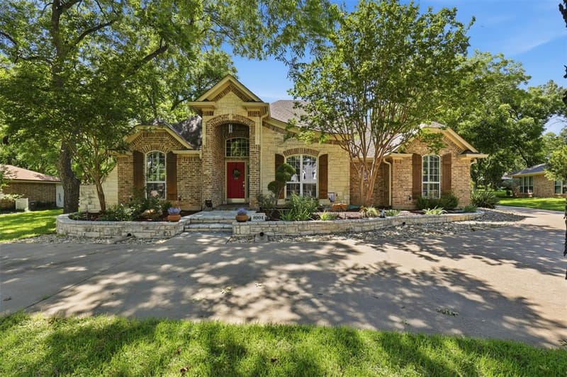 8904 Woodlawn Drive, Granbury TX 76049 - Photo 2