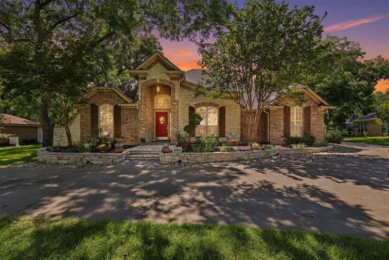 8904 Woodlawn Drive, Granbury TX 76049