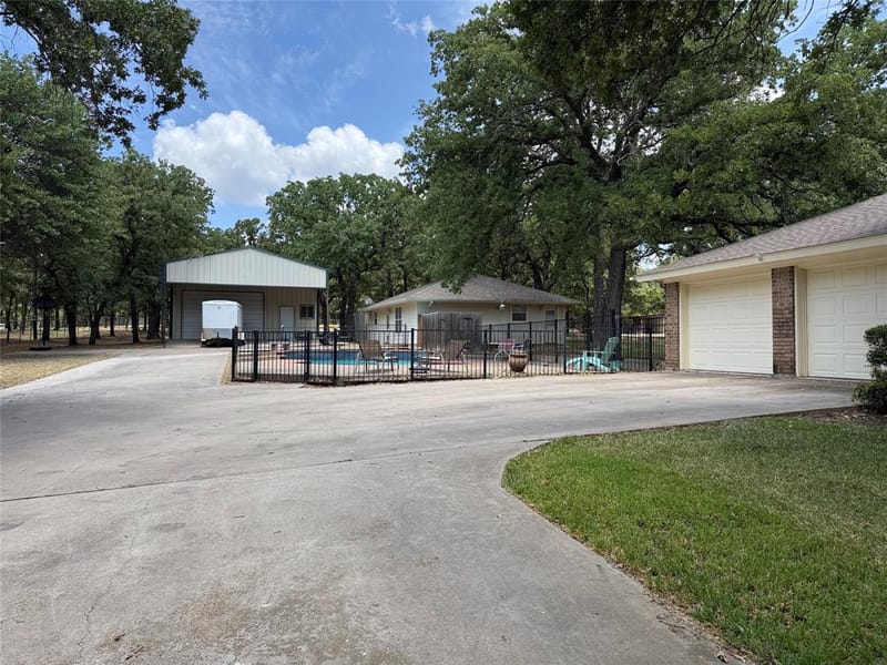 136 Busey Boulevard, Decatur TX 76234 - Photo 4
