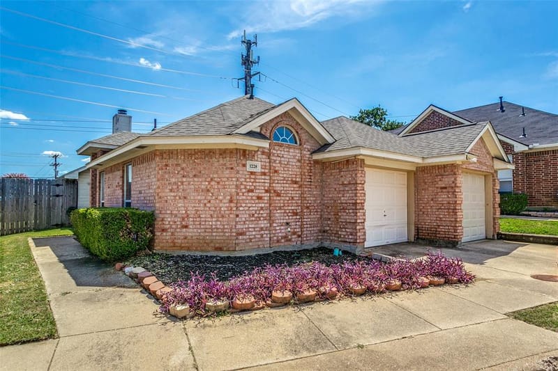 1228 Falcon Trail, Bedford TX 76021