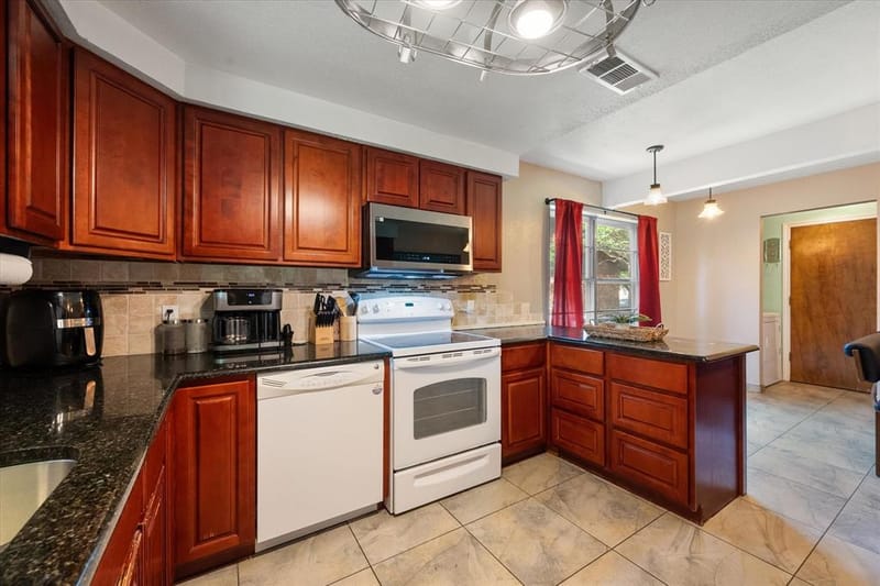 2508 Mardell Drive, Arlington TX 76016 - Photo 9
