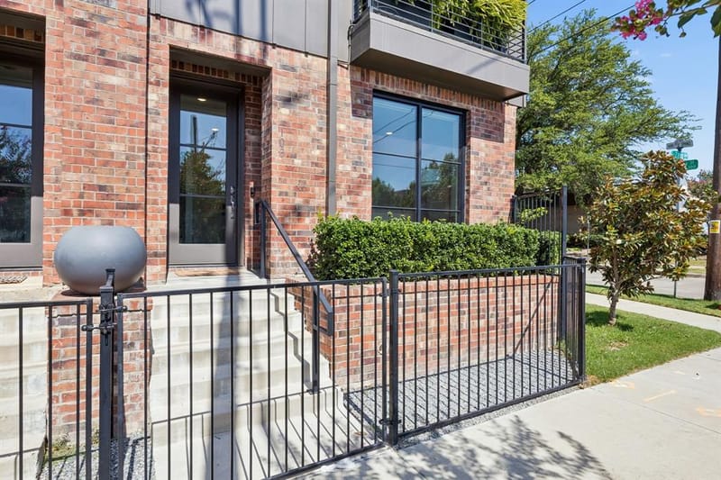 737 N Zang Boulevard # 103, Dallas TX 75208