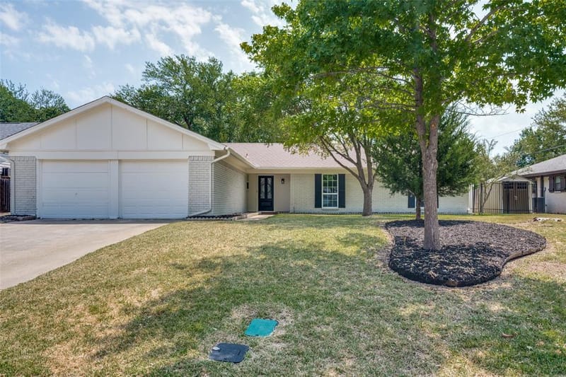 2904 Steve Drive, Hurst TX 76054