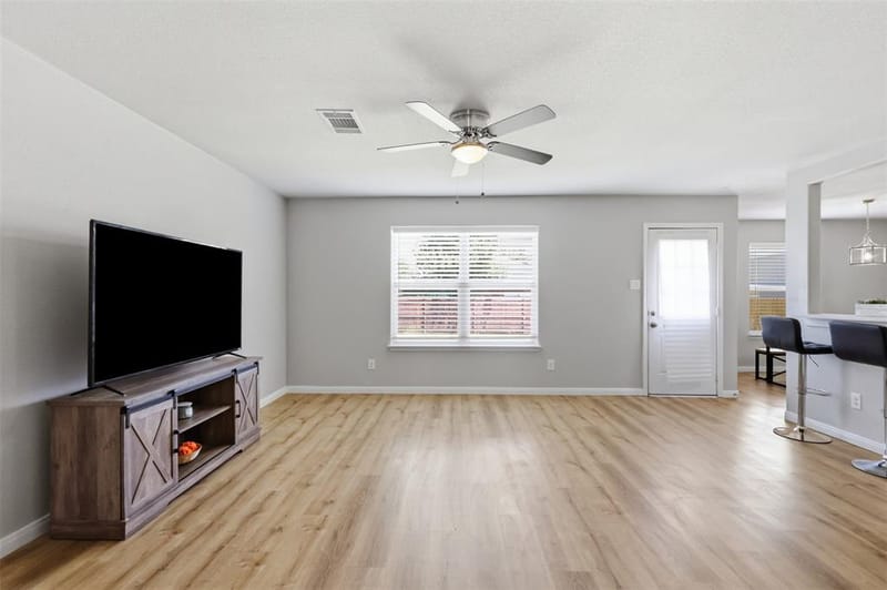 612 Lazy Crest Drive, Fort Worth TX 76140 - Photo 6