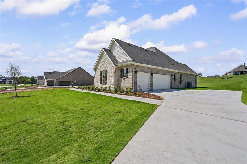 705 Water Side Drive, Van Alstyne TX 75495 - Photo 3
