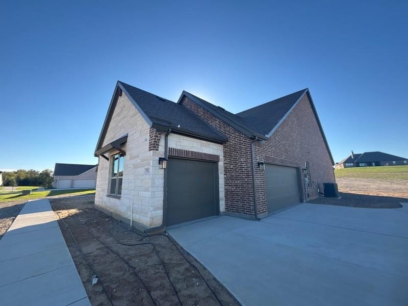 703 Water Side Drive, Van Alstyne TX 75495 - Photo 3