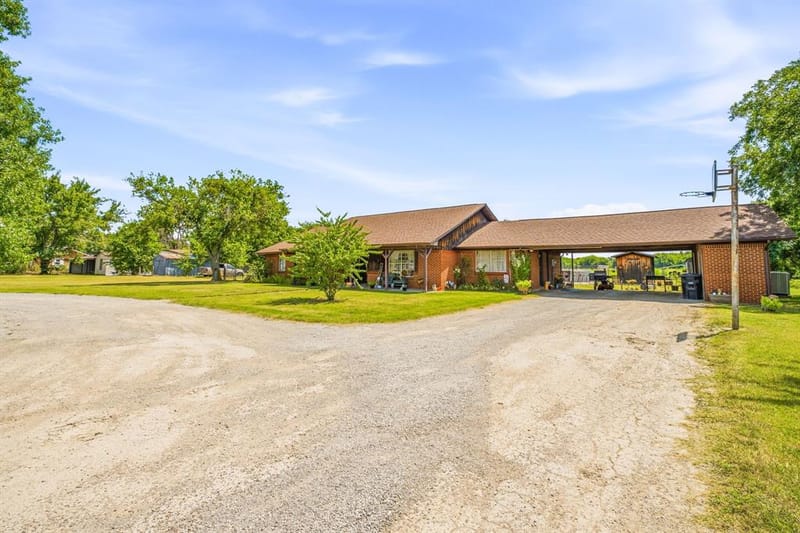 1642 Salesville Road, Mineral Wells TX 76067 - Photo 6