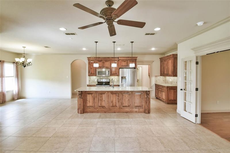 202 Captains Court, Granbury TX 76049 - Photo 6