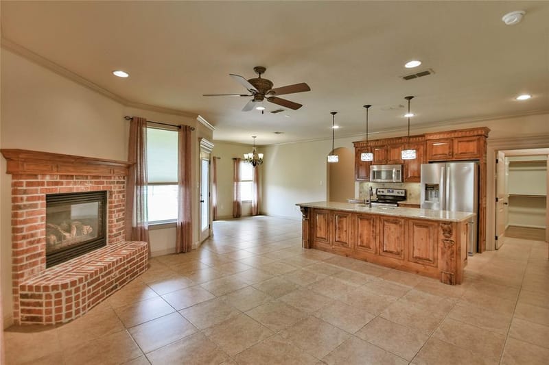 202 Captains Court, Granbury TX 76049 - Photo 5