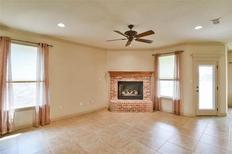202 Captains Court, Granbury TX 76049 - Photo 9