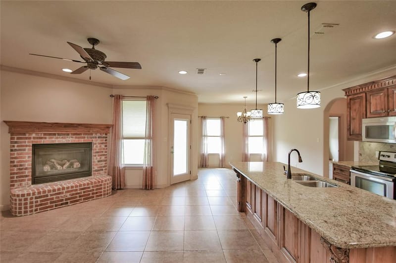 202 Captains Court, Granbury TX 76049 - Photo 10
