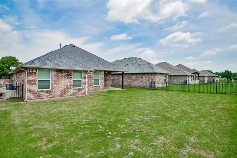 202 Captains Court, Granbury TX 76049 - Photo 33